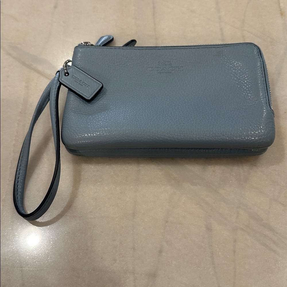 EUC Coach Sky Blue Leather Wristlet 🩵🩵